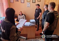 На Чернігівщині поліція спільно з СБУ заблокували схему ухилення від мобілізації шляхом фіктивного працевлаштування до гімназій чоловіків призивного віку