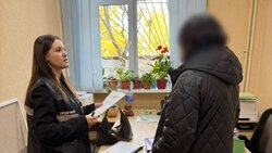 Нараховувала виплати на свою картку: бухгалтерку Дарницької РДА запідозрили в шахрайстві