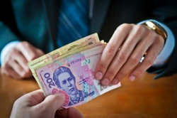 Оплачував комунальні послуги орендарів за бюджетні гроші. На Франківщині освітянину оголосили підозру