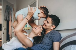 8 тисяч грн за програмою “єЯсла” та 7 тисяч грн до року: в Україні розпочали виплати дитячої допомоги