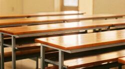 Громади ставлять у класичну вилку: закриєш школу — отримаєш батьківський бунт; не закриєш — отримаєш фінансову «відповідь» від держави